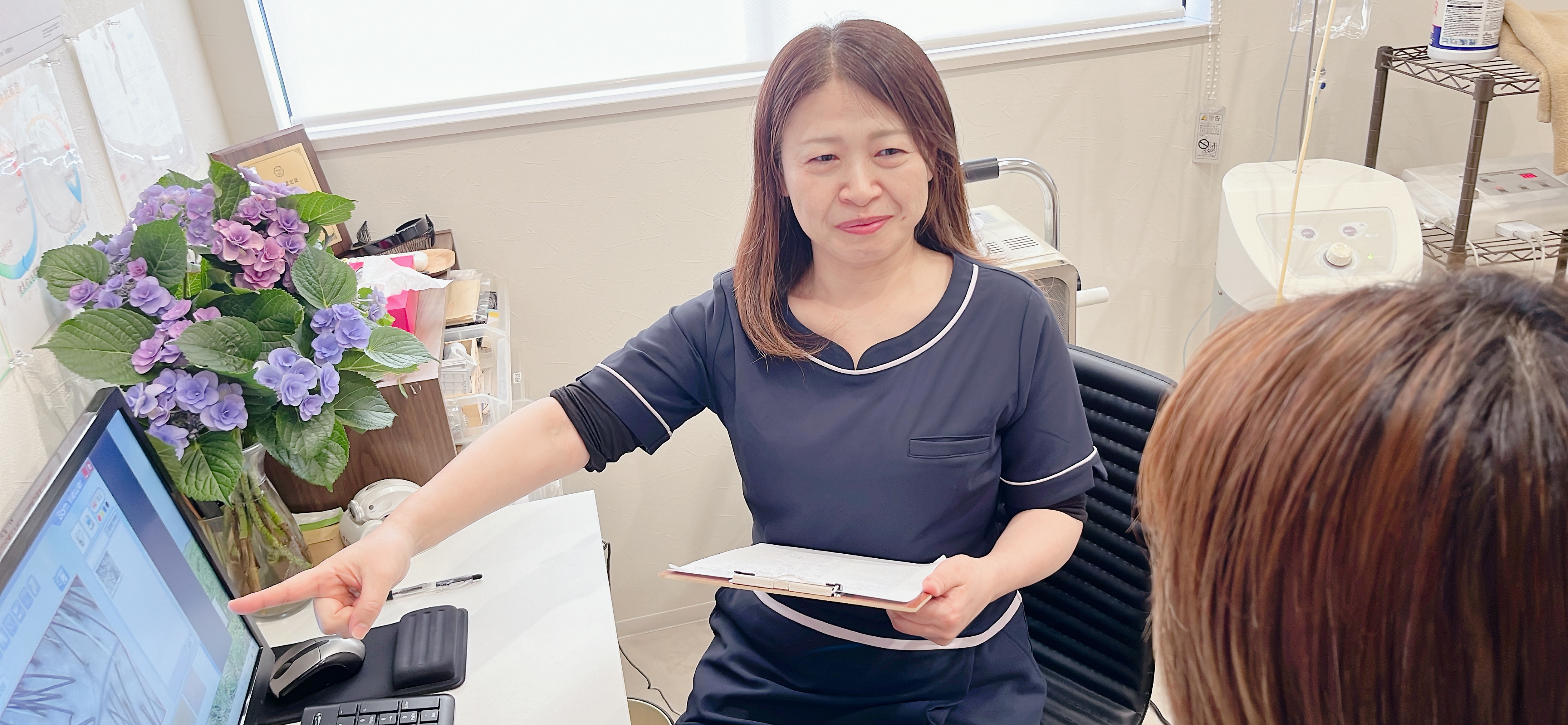 今後の改善プランを提案する様子